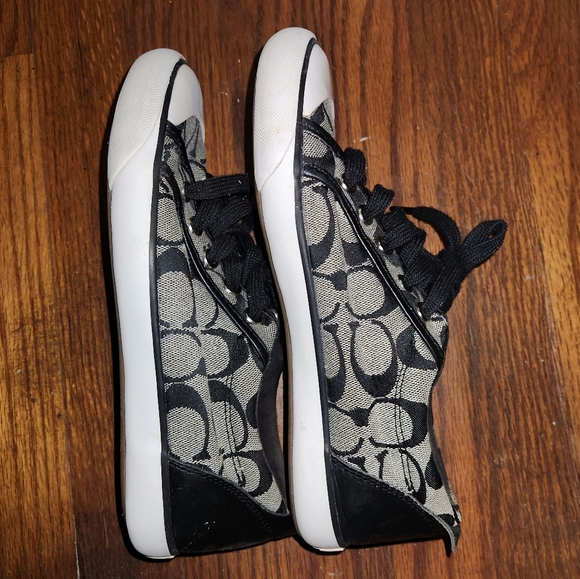 Coach Classic Signature C Barrett Shoes - Picture 7 of 10